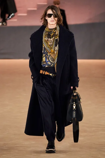 Look 25